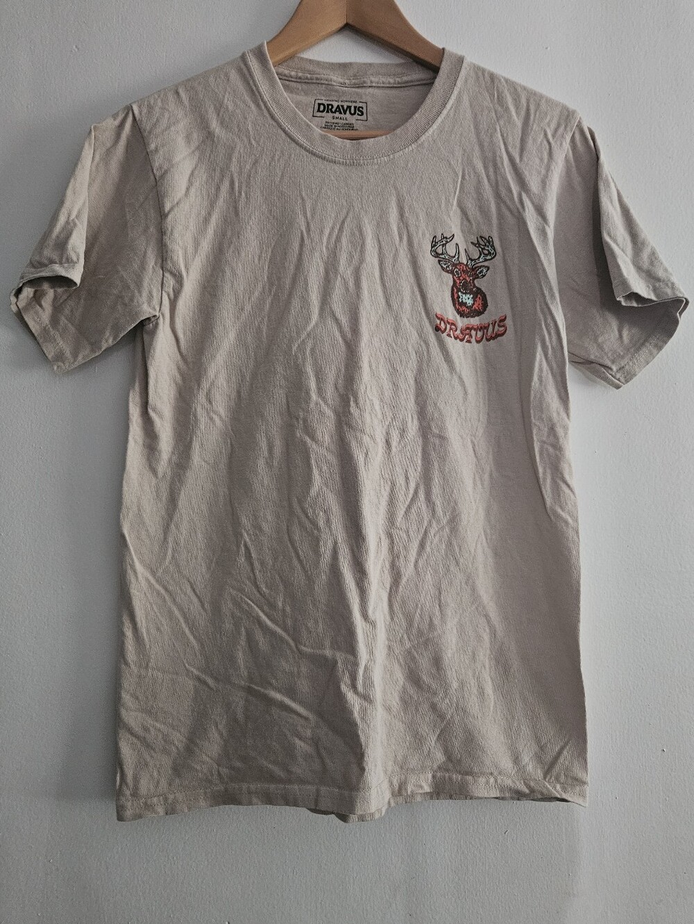 Dravus Men's Short Sleeve Buck Graphic Tee in Light Tan Small